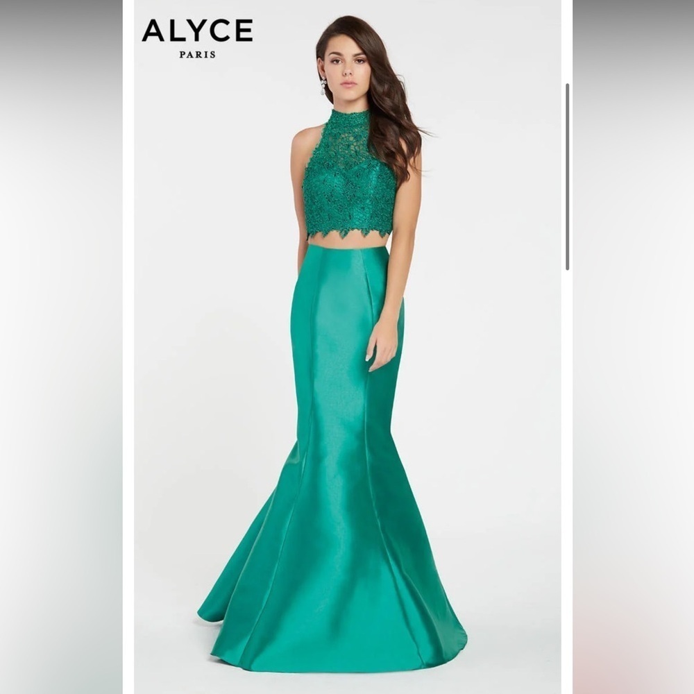 Alyce Paris Elegant Green Lace Evening Gown